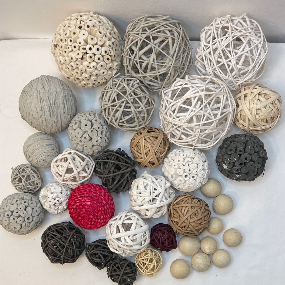 Decorative Sphere Set in Neutral and Red Tones